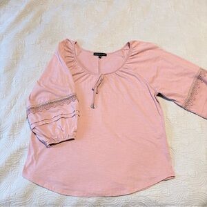 Adrienne Vittadini Blush Lace-Accent Blouse Lg. Boho style